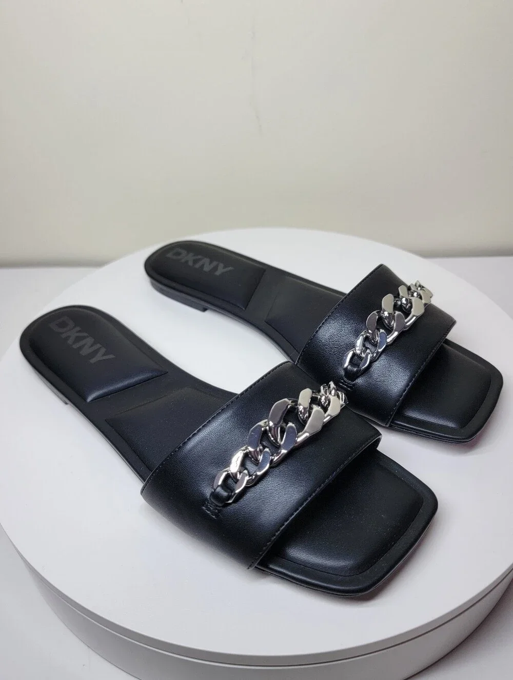 DKNY NEW IN BOX BLACK FLAT SLIDE SANDALS W/SILVER CHAIN - Picture 5 of 10